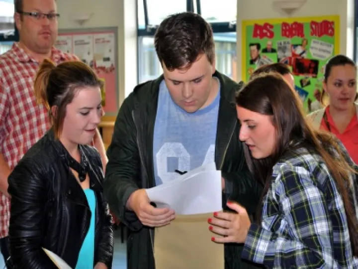 GCSE-results 04