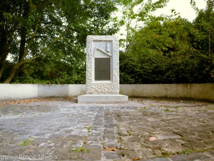 Minnie Pit Memorial
