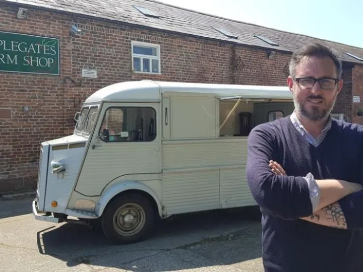 Paul-Walker-own-food-truck-Amelie-a-vintage-Citroen-HY-at-Applegates