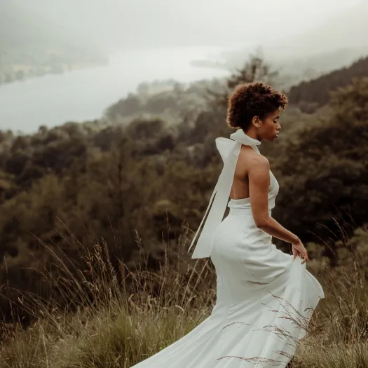Dramatic train highlands wedding P