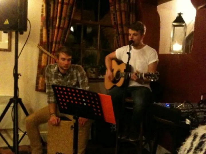 Alibi band