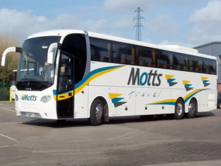 Motts Coach 01