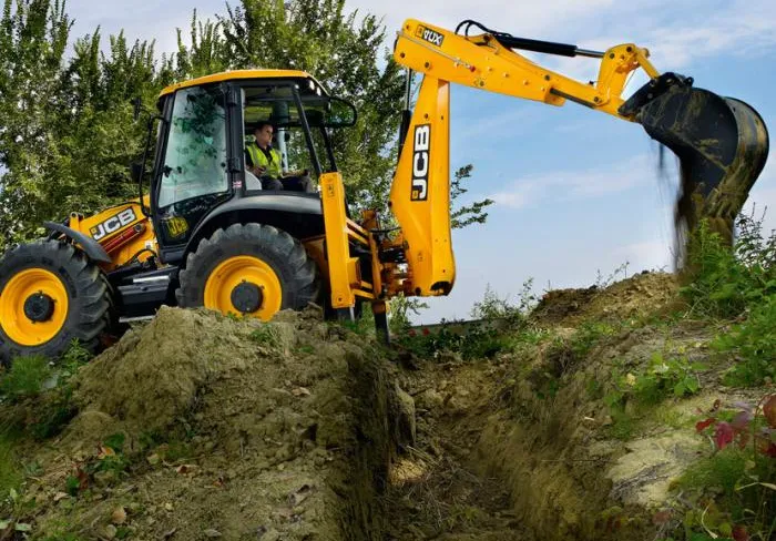 JCB 4CX digging ditch