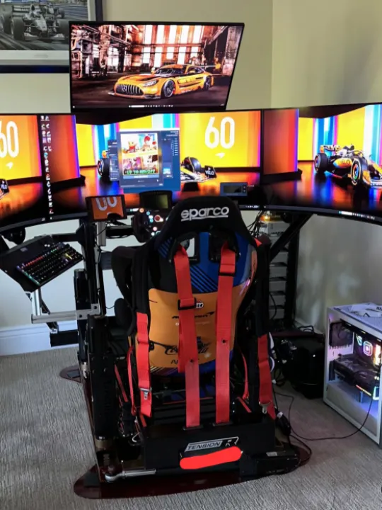 Racing sim rig with a multiple screen layout