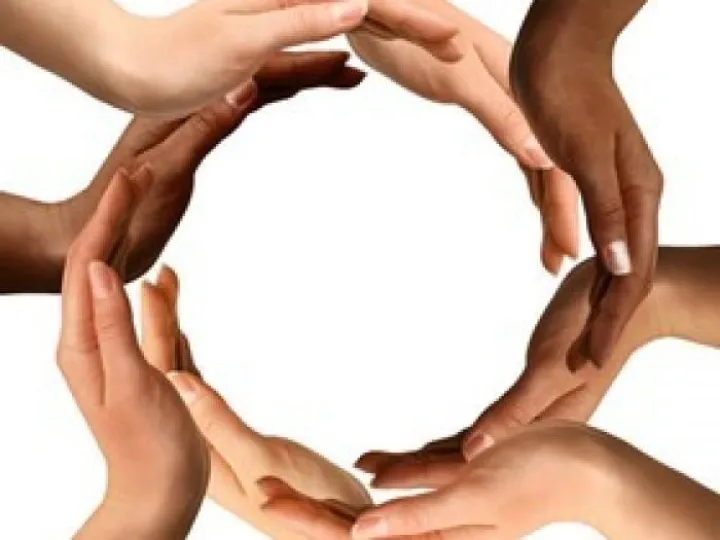 mains_groupe-e1378983045728
