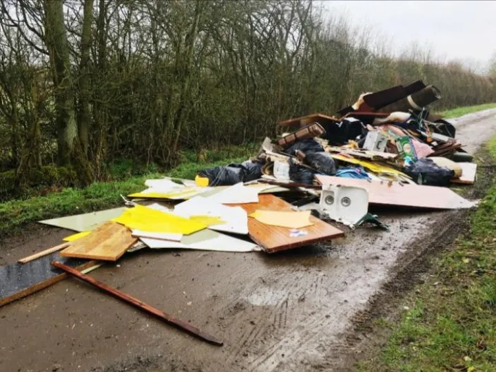 Fly Tipping Bucks 02