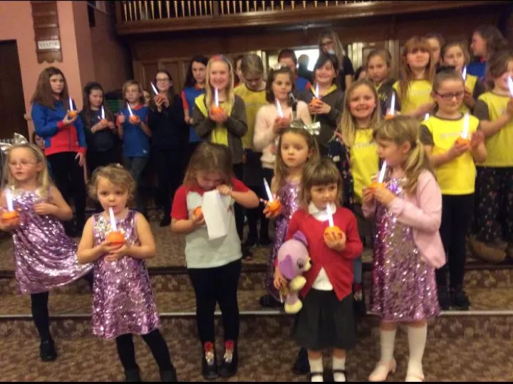 Guiding Christingle at Wombwell