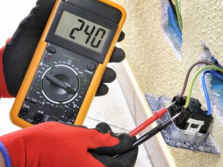 Image of electrician