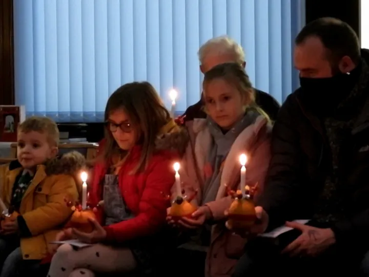 Snapshot000072_Christingle 2021_211210