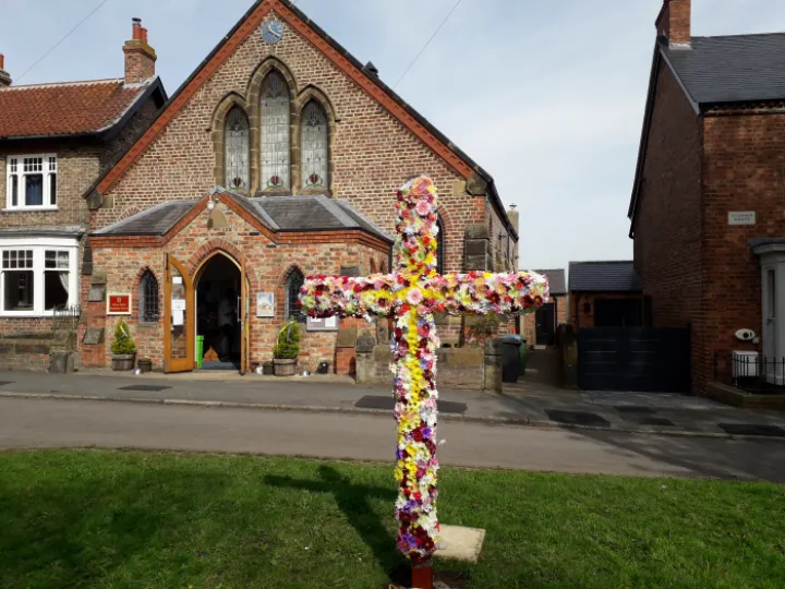 Hutton Rudby Methodist Church – flower cross