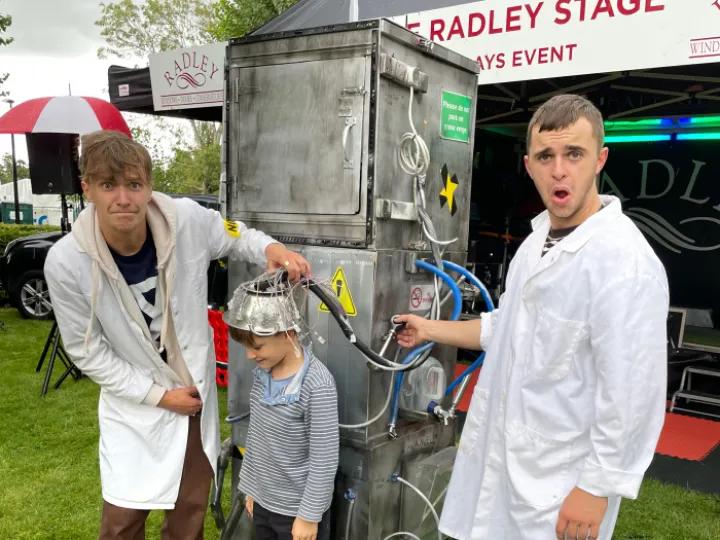 Four-Eyed Theatre 02