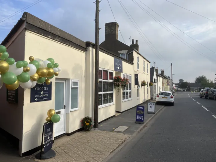 Bardney grocery shop outside