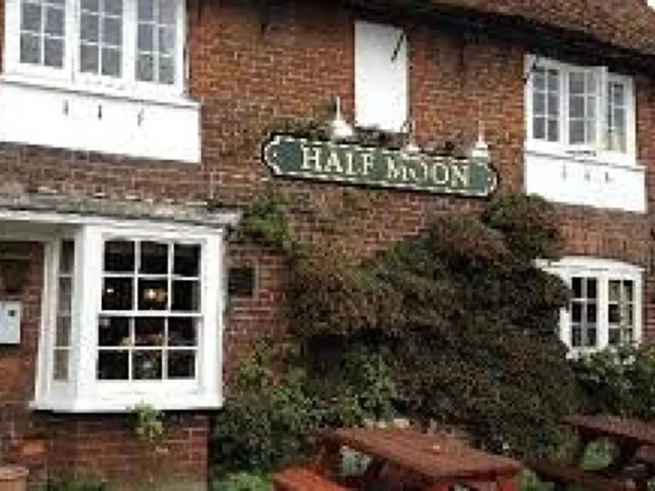 Amc Half Moon Pub Wilstone