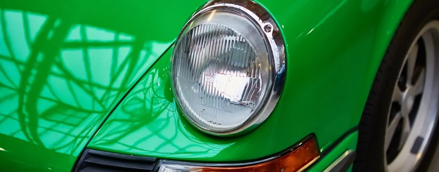 detail-classic-car-closeup-headlight_355018-237