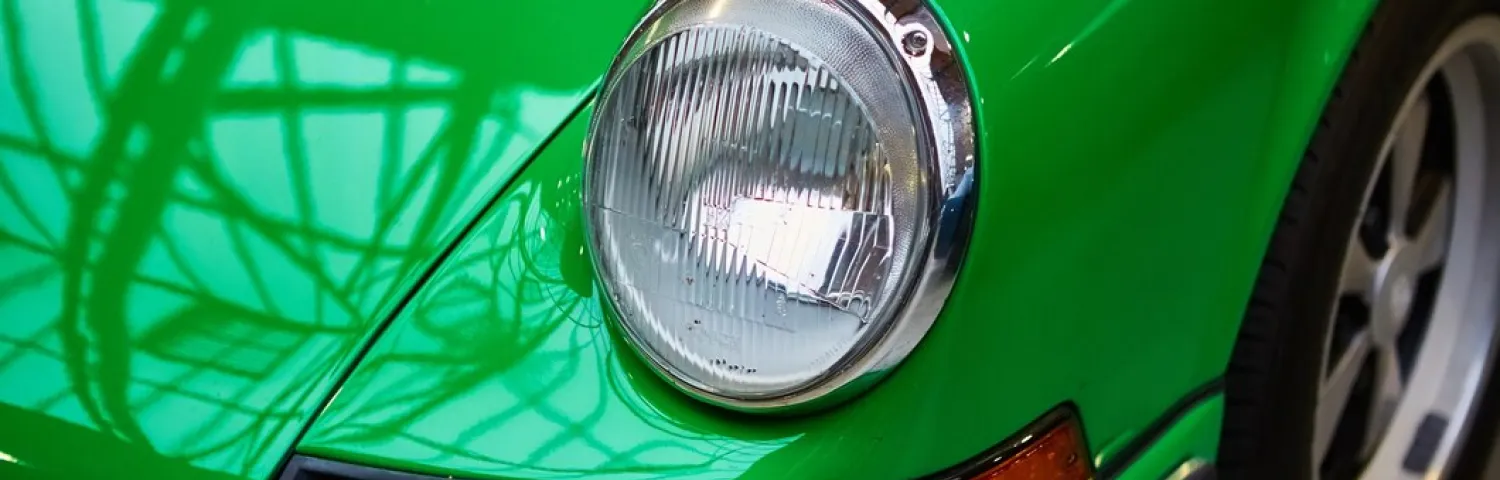 detail-classic-car-closeup-headlight_355018-237
