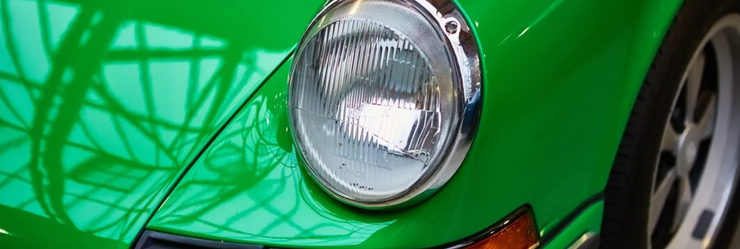 detail-classic-car-closeup-headlight_355018-237