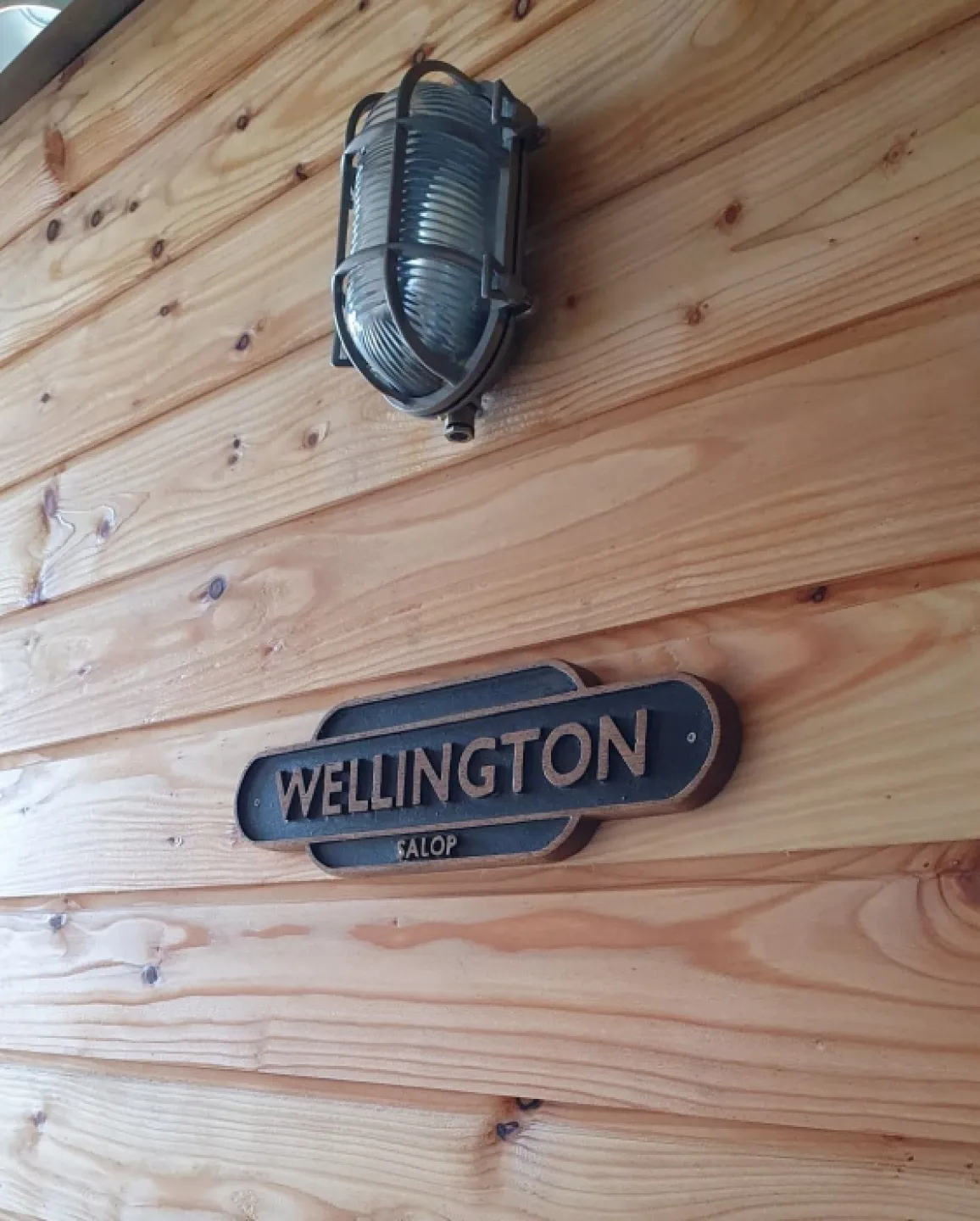 Wellington sign