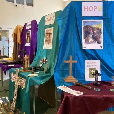 Exhibition of Crosses (4)