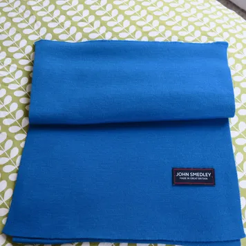 JOHN SMEDLEY Gentleman's Fine Quality Merino Wool Scarf – Items for sale