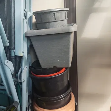 Free Pots for indoor/ outdoor use – Items free to a good home!