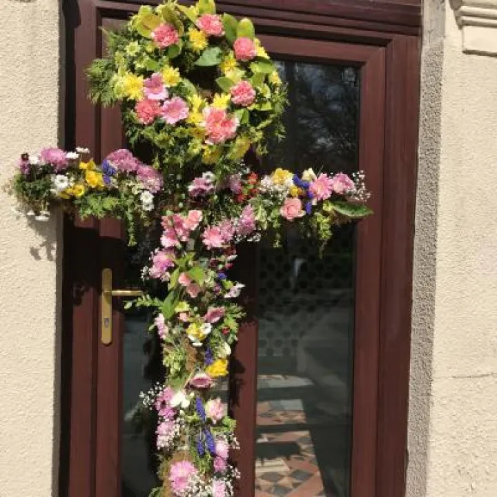 Cross of flowers
