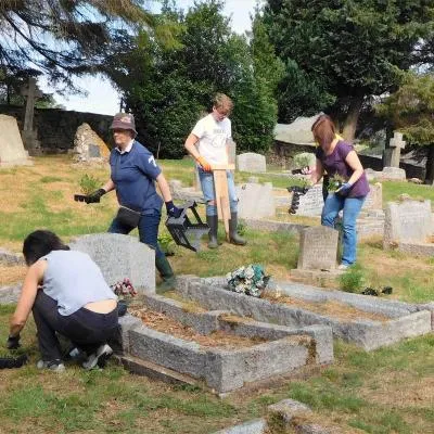 Bloomin_cemetery_2