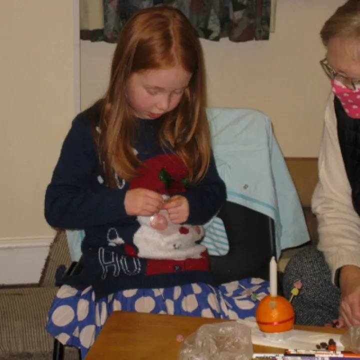 2021-12-12 Christingle kids at church 5