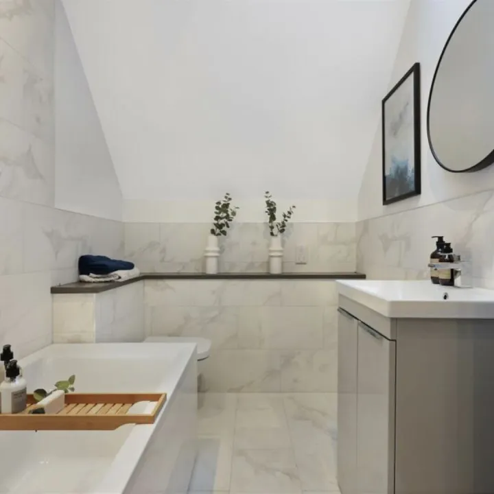 Plot 5  Bathroom B