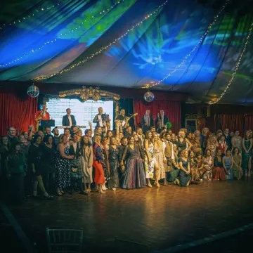 Int Ceilidh Large Group Photo