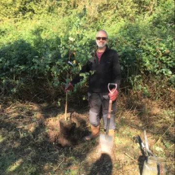 Bob planting a tree &ndash; Sept 2020