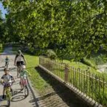 Nostell Priory MTB trail bikers