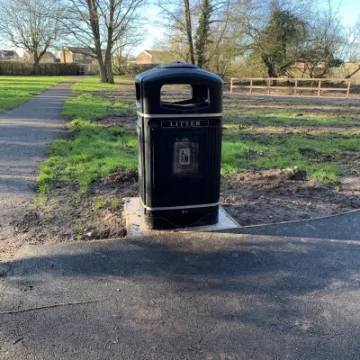 spinney litterbin