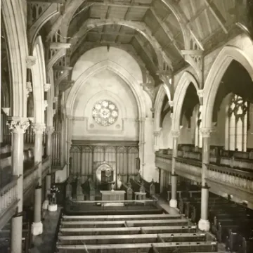 1968 interior with central pews
