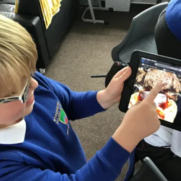 EE687DF0-9494-44FD-BDE8-6177E47709E8