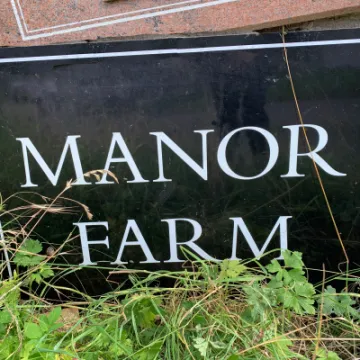 Manor Farm Sign