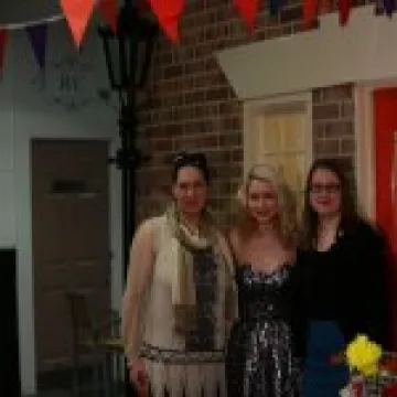 Limewood 1950s St Scene Laura Bexi Alice