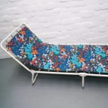Vintage Actually – flower lounger