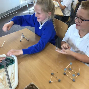 DT Y4