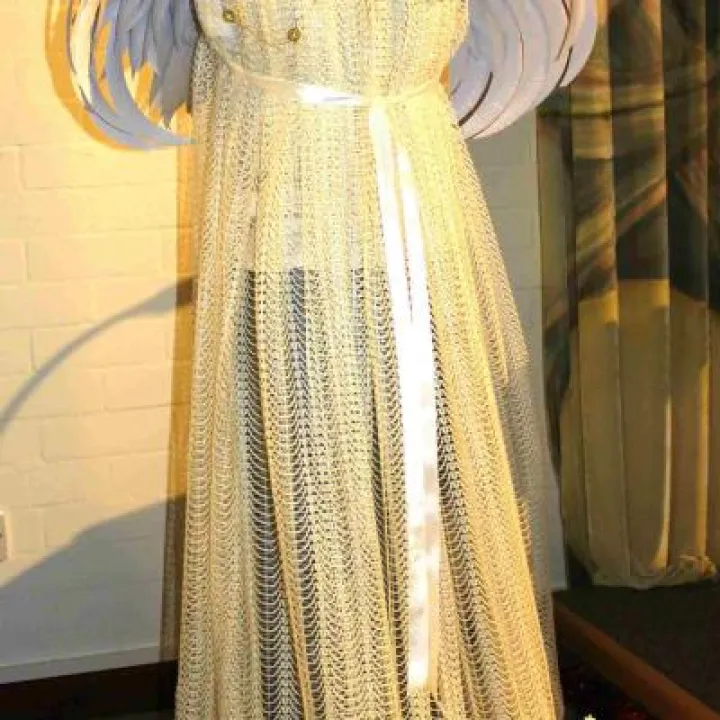 Standing angel
