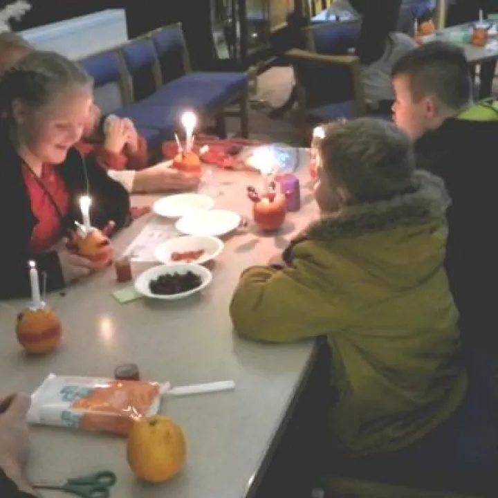 Snapshot000135 (002) Christingle (6) 2019