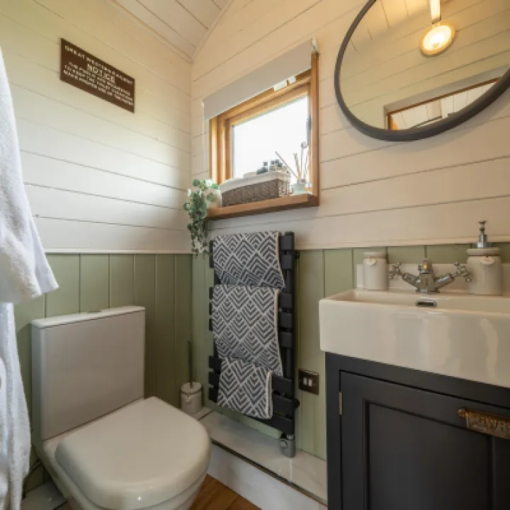 Overwater Luxury Glamping Hodnet Interior 14