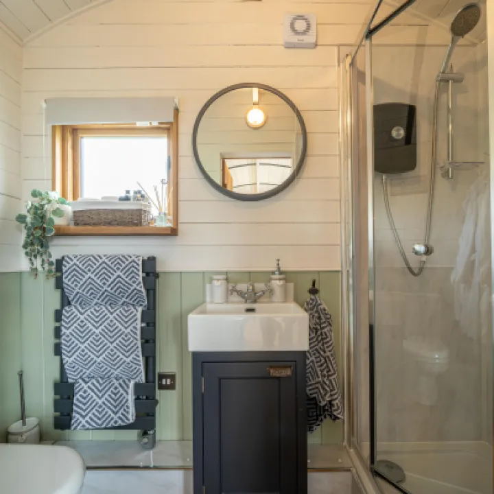 Overwater Luxury Glamping Hodnet Interior 16