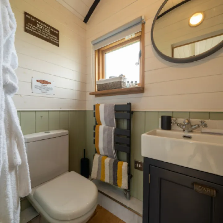 Overwater Luxury Glamping Wellington Interior 16