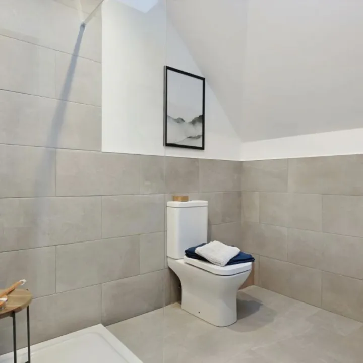 Plot 5  Master Ensuite