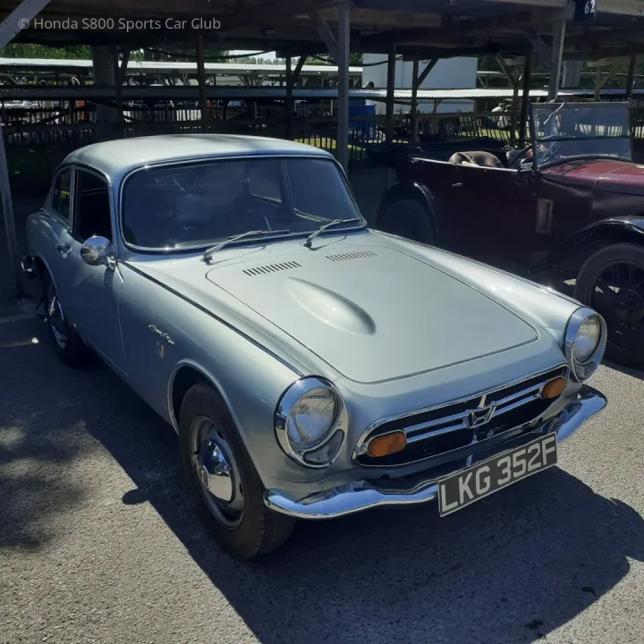 Silver coupe at Retro Rides