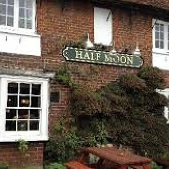 Amc Half Moon Pub Wilstone