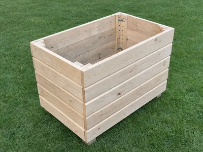 Items for sale
– Rustic Wooden Garden Panter £45
