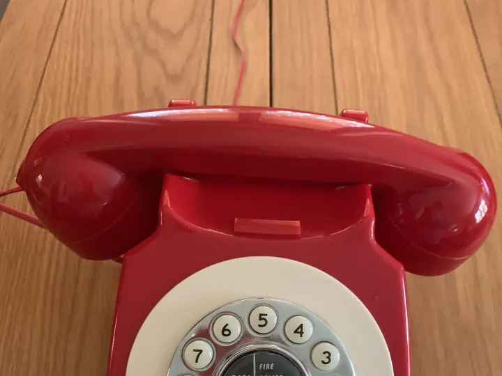Items for sale
– Red retro phone £15