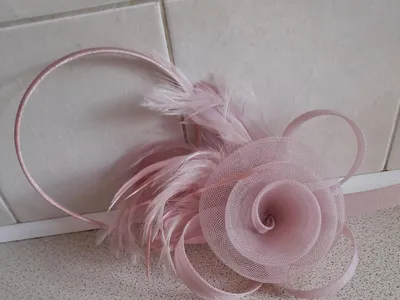 Items for sale
– Light Pink Fascinator £5.00