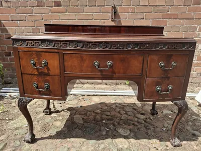 Items for sale
– Sideboard with lovely deep draws 20